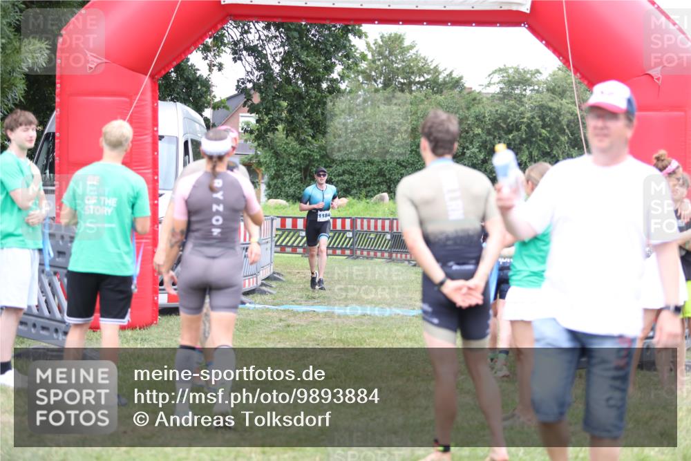 21.06.2026 - 29. Vierlanden-Triathlon Andreas Tolksdorf http://msf.ph/oto/9893884 21.06.2026 14:30:21 Ziel 1167, 1184, 1167, 1184 meine-sportfotos.de