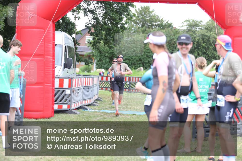 21.06.2026 - 29. Vierlanden-Triathlon Andreas Tolksdorf http://msf.ph/oto/9893937 21.06.2026 14:30:46 Ziel 183, 1172, 1180, 183, 1172, 1180 meine-sportfotos.de