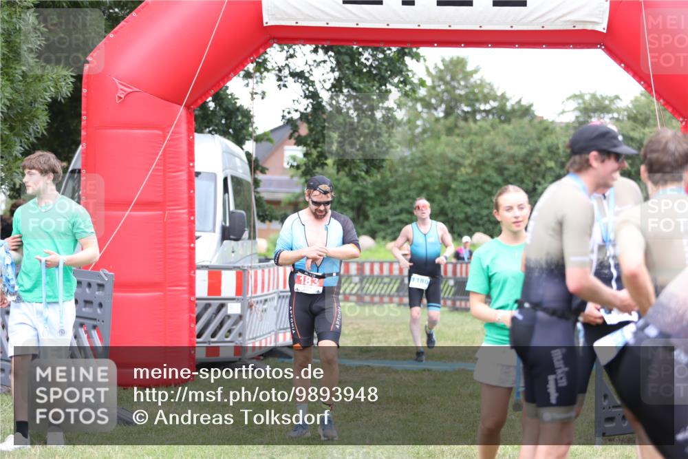 21.06.2026 - 29. Vierlanden-Triathlon Andreas Tolksdorf http://msf.ph/oto/9893948 21.06.2026 14:30:53 Ziel 183, 1180, 183, 1180 meine-sportfotos.de