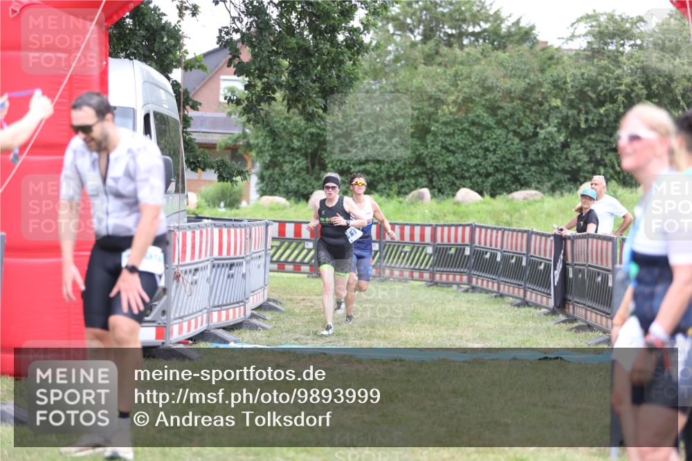 21.06.2026 - 29. Vierlanden-Triathlon Andreas Tolksdorf http://msf.ph/oto/9893999 21.06.2026 14:31:44 Ziel 1125, 1200, 1125, 1200 meine-sportfotos.de