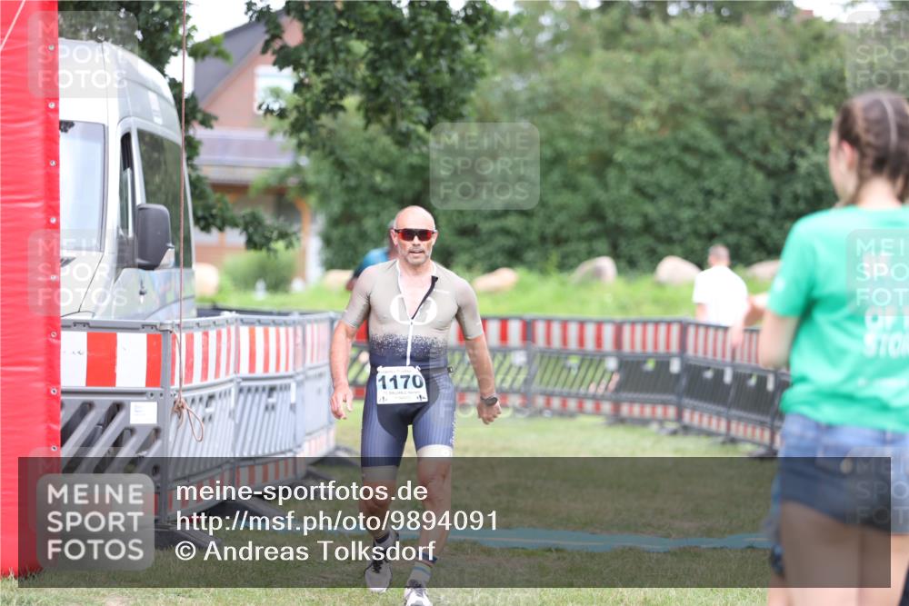 21.06.2026 - 29. Vierlanden-Triathlon Andreas Tolksdorf http://msf.ph/oto/9894091 21.06.2026 14:35:31 Ziel 1170, 1181, 1170, 1181 meine-sportfotos.de
