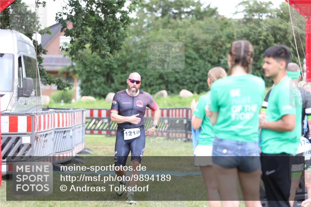 21.06.2026 - 29. Vierlanden-Triathlon Andreas Tolksdorf http://msf.ph/oto/9894189 21.06.2026 14:37:22 Ziel 1210, 1210 meine-sportfotos.de