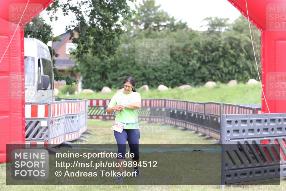 21.06.2026 - 29. Vierlanden-Triathlon Andreas Tolksdorf http://msf.ph/oto/9894512 21.06.2026 15:00:33 Ziel 256, 256 meine-sportfotos.de