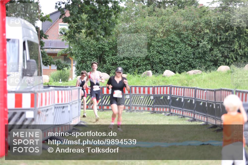 21.06.2026 - 29. Vierlanden-Triathlon Andreas Tolksdorf http://msf.ph/oto/9894539 21.06.2026 15:05:03 Ziel 255, 1245, 1246, 255, 1245, 1246 meine-sportfotos.de