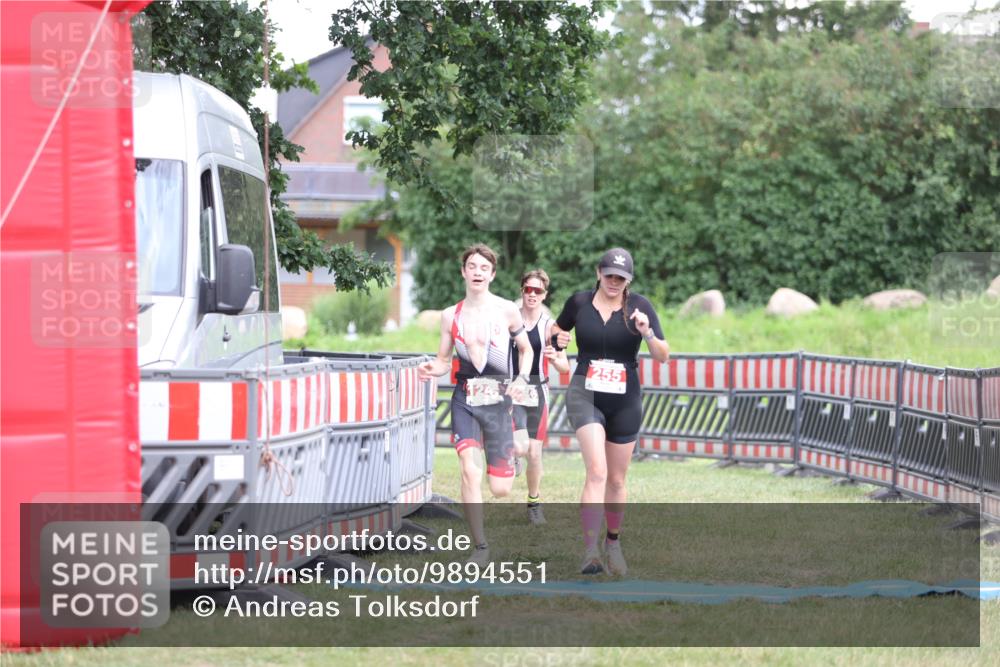 21.06.2026 - 29. Vierlanden-Triathlon Andreas Tolksdorf http://msf.ph/oto/9894551 21.06.2026 15:05:04 Ziel 255, 1245, 1246, 255, 1245, 1246 meine-sportfotos.de