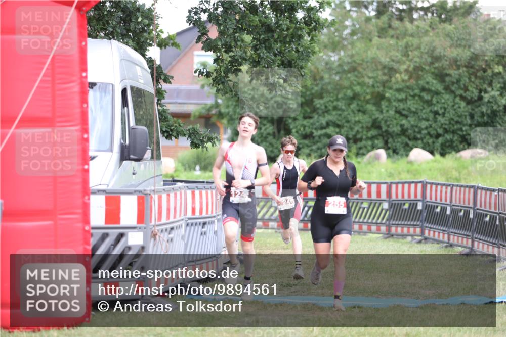 21.06.2026 - 29. Vierlanden-Triathlon Andreas Tolksdorf http://msf.ph/oto/9894561 21.06.2026 15:05:05 Ziel 255, 1245, 1246, 255, 1245, 1246 meine-sportfotos.de