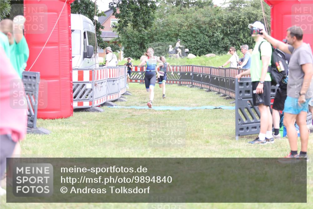 21.06.2026 - 29. Vierlanden-Triathlon Andreas Tolksdorf http://msf.ph/oto/9894840 21.06.2026 15:09:49 Ziel 1293, 1319, 1322, 1293, 1319, 1322 meine-sportfotos.de