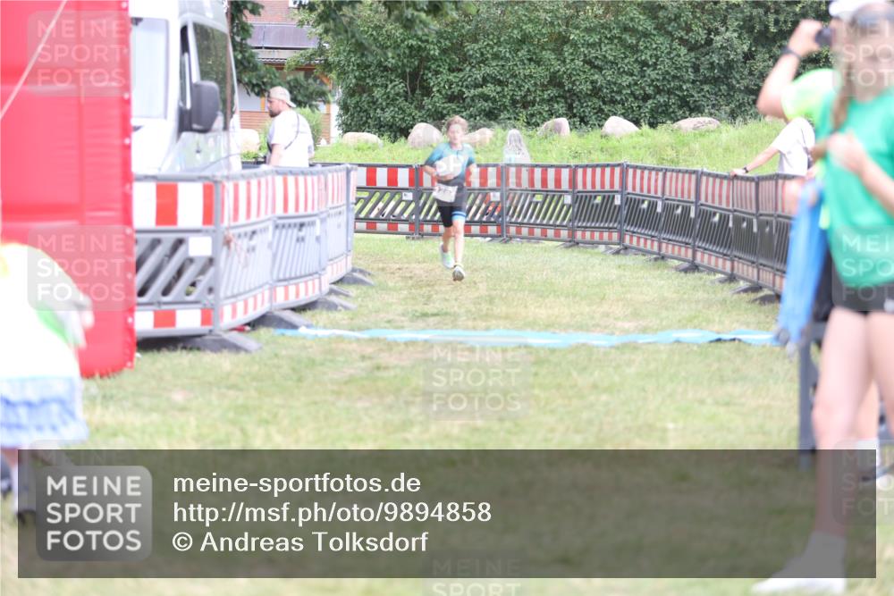 21.06.2026 - 29. Vierlanden-Triathlon Andreas Tolksdorf http://msf.ph/oto/9894858 21.06.2026 15:10:09 Ziel 1282, 1282 meine-sportfotos.de