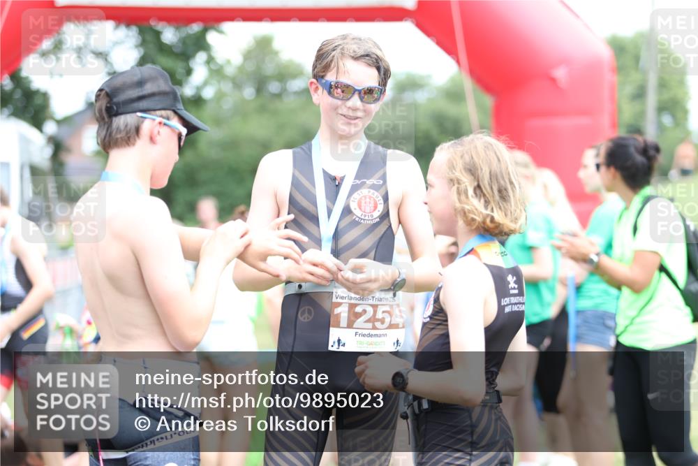 21.06.2026 - 29. Vierlanden-Triathlon Andreas Tolksdorf http://msf.ph/oto/9895023 21.06.2026 15:11:57 Ziel 1232, 1303, 1232, 1303 meine-sportfotos.de