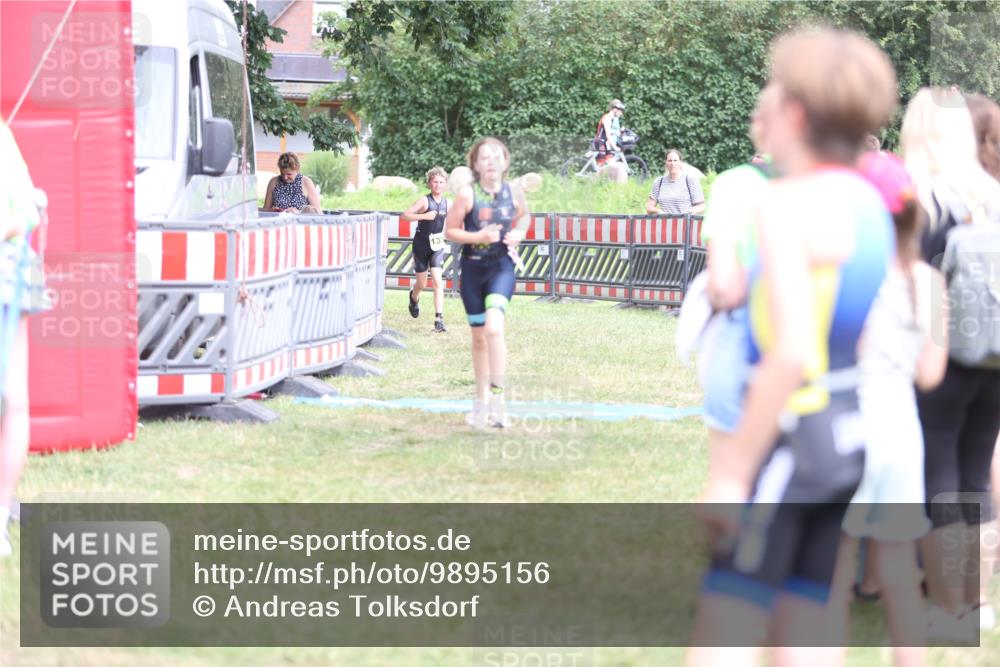 21.06.2026 - 29. Vierlanden-Triathlon Andreas Tolksdorf http://msf.ph/oto/9895156 21.06.2026 15:13:58 Ziel 1320, 1335, 1320, 1335 meine-sportfotos.de