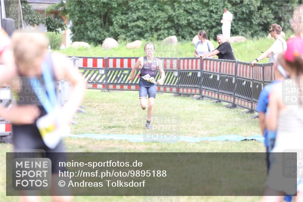 21.06.2026 - 29. Vierlanden-Triathlon Andreas Tolksdorf http://msf.ph/oto/9895188 21.06.2026 15:14:09 Ziel 1295, 1295 meine-sportfotos.de