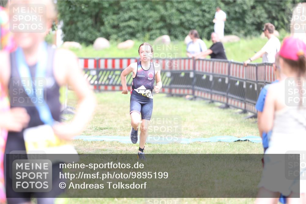 21.06.2026 - 29. Vierlanden-Triathlon Andreas Tolksdorf http://msf.ph/oto/9895199 21.06.2026 15:14:10 Ziel 1295, 1295 meine-sportfotos.de
