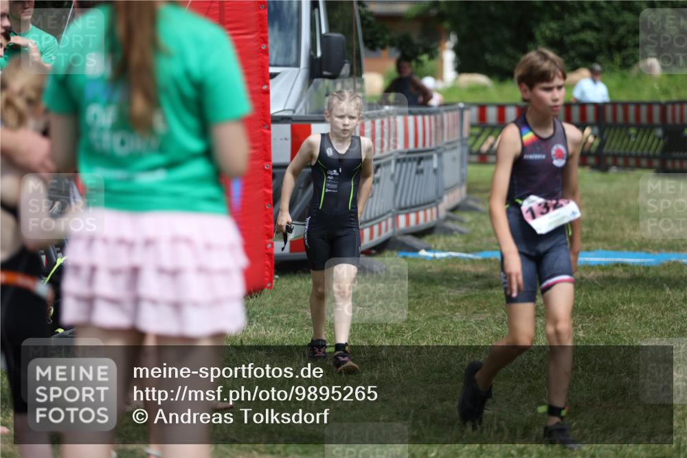 21.06.2026 - 29. Vierlanden-Triathlon Andreas Tolksdorf http://msf.ph/oto/9895265 21.06.2026 15:14:50 Ziel 1266, 1340, 1266, 1340 meine-sportfotos.de