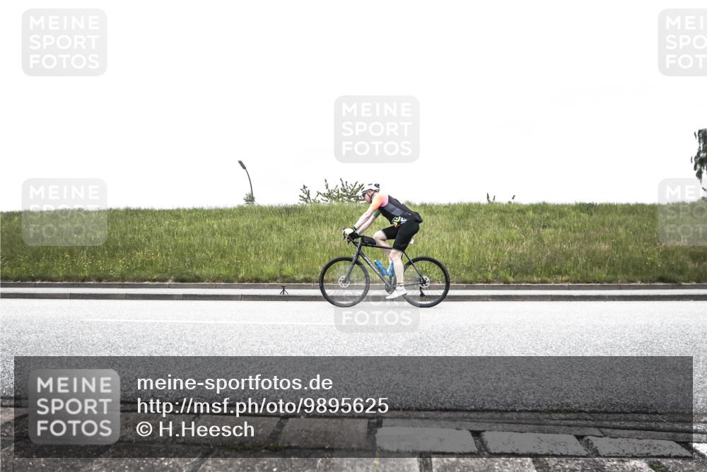21.06.2026 - 29. Vierlanden-Triathlon H.Heesch http://msf.ph/oto/9895625 21.06.2026 09:47:20 Radfahren 291 meine-sportfotos.de