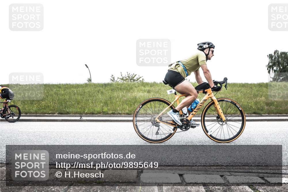 21.06.2026 - 29. Vierlanden-Triathlon H.Heesch http://msf.ph/oto/9895649 21.06.2026 09:50:02 Radfahren 92, 158, 217, 221, 229 meine-sportfotos.de