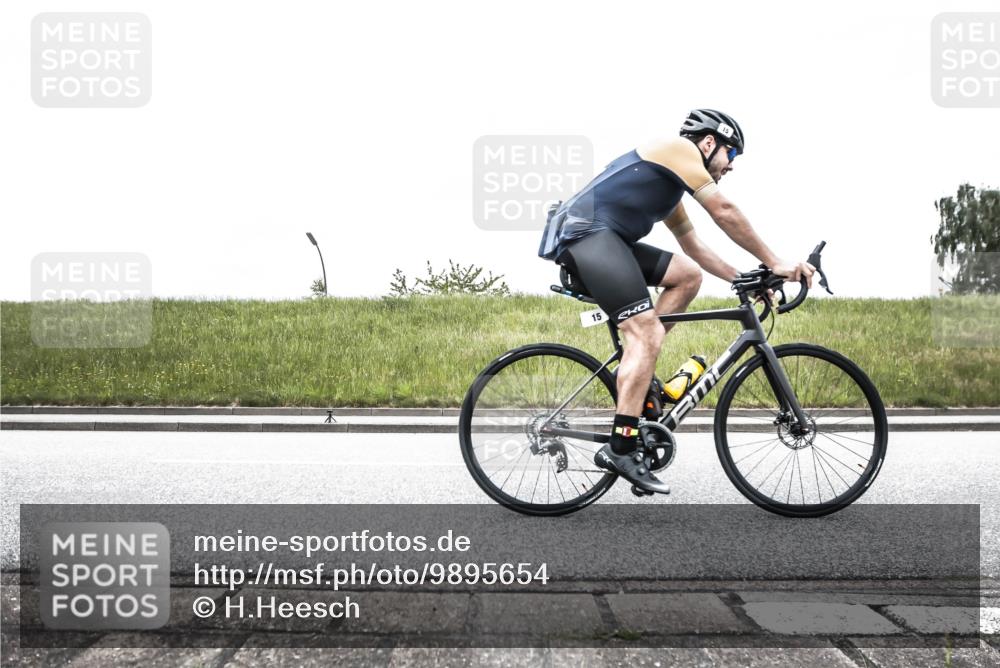 21.06.2026 - 29. Vierlanden-Triathlon H.Heesch http://msf.ph/oto/9895654 21.06.2026 09:51:10 Radfahren 15, 244 meine-sportfotos.de