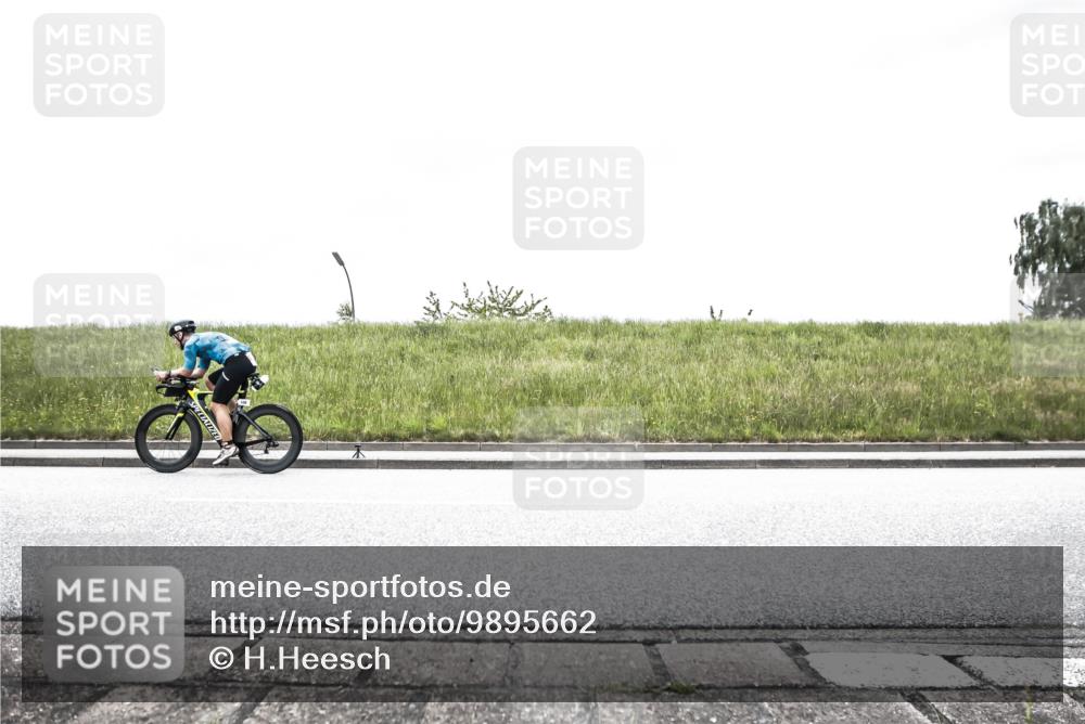 21.06.2026 - 29. Vierlanden-Triathlon H.Heesch http://msf.ph/oto/9895662 21.06.2026 09:53:06 Radfahren 108, 265, 299 meine-sportfotos.de