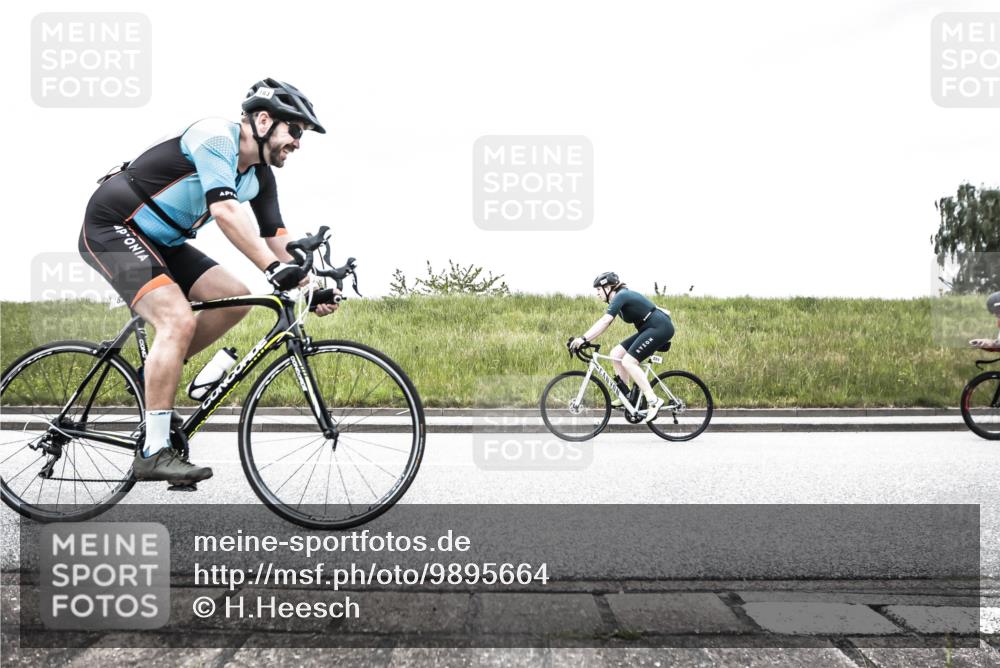 21.06.2026 - 29. Vierlanden-Triathlon H.Heesch http://msf.ph/oto/9895664 21.06.2026 09:53:30 Radfahren 51, 74, 79, 178, 183, 197, 219, 224, 268, 302 meine-sportfotos.de