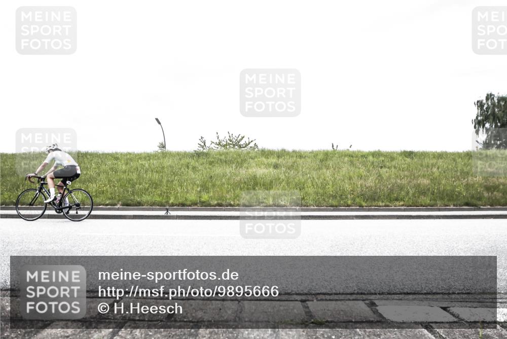 21.06.2026 - 29. Vierlanden-Triathlon H.Heesch http://msf.ph/oto/9895666 21.06.2026 09:53:50 Radfahren 72, 78, 106, 112, 136, 210, 257, 266 meine-sportfotos.de