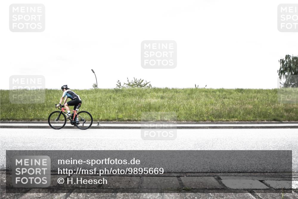 21.06.2026 - 29. Vierlanden-Triathlon H.Heesch http://msf.ph/oto/9895669 21.06.2026 09:55:47 Radfahren 35, 154, 252 meine-sportfotos.de