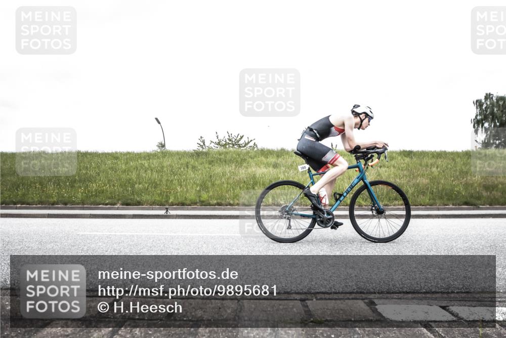 21.06.2026 - 29. Vierlanden-Triathlon H.Heesch http://msf.ph/oto/9895681 21.06.2026 10:00:12 Radfahren 217, 230, 380 meine-sportfotos.de