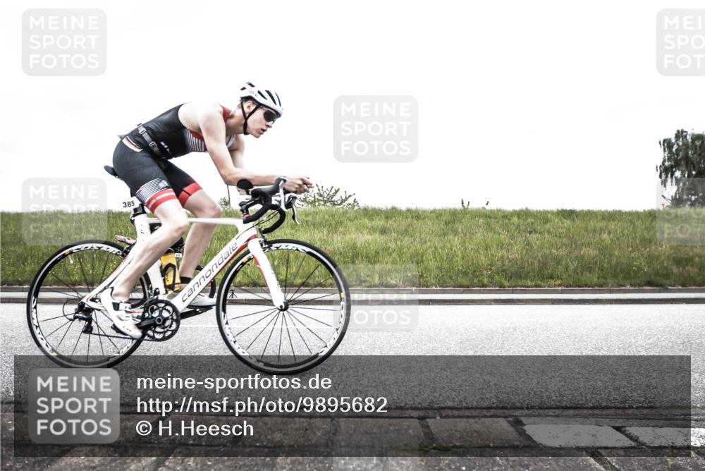 21.06.2026 - 29. Vierlanden-Triathlon H.Heesch http://msf.ph/oto/9895682 21.06.2026 10:00:29 Radfahren 225, 385, 1355 meine-sportfotos.de