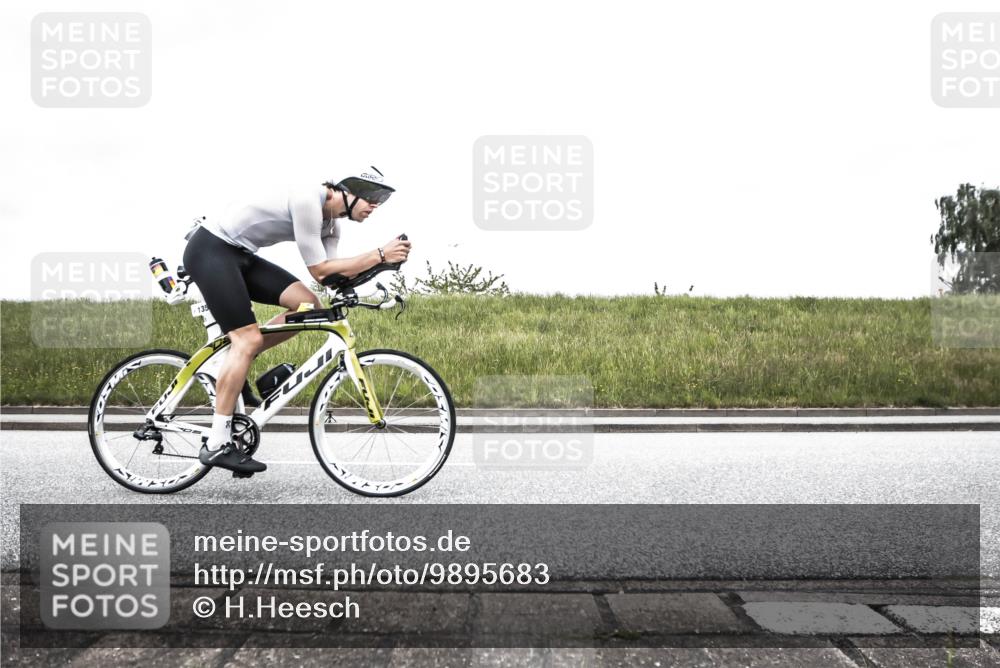 21.06.2026 - 29. Vierlanden-Triathlon H.Heesch http://msf.ph/oto/9895683 21.06.2026 10:00:34 Radfahren 10, 385, 1355 meine-sportfotos.de