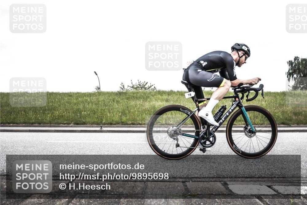 21.06.2026 - 29. Vierlanden-Triathlon H.Heesch http://msf.ph/oto/9895698 21.06.2026 10:02:10 Radfahren 51, 55, 78, 265, 280, 301 meine-sportfotos.de