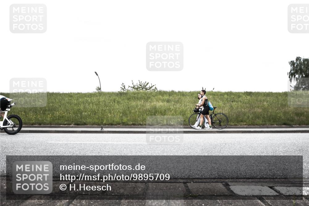 21.06.2026 - 29. Vierlanden-Triathlon H.Heesch http://msf.ph/oto/9895709 21.06.2026 10:04:41 Radfahren 47, 235, 307, 389 meine-sportfotos.de