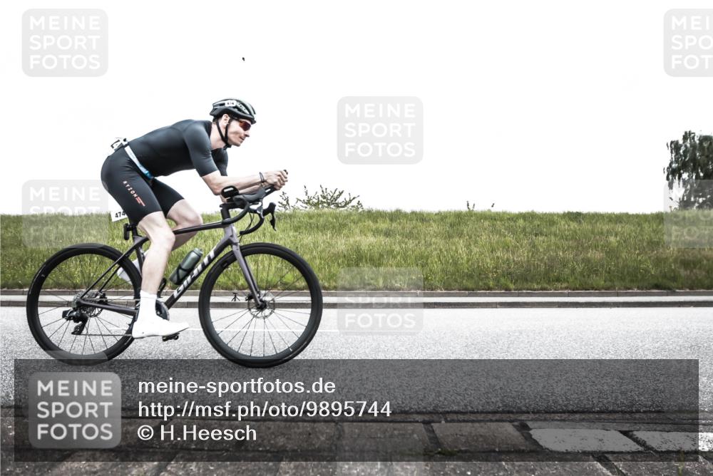 21.06.2026 - 29. Vierlanden-Triathlon H.Heesch http://msf.ph/oto/9895744 21.06.2026 10:18:02 Radfahren 64, 422, 439, 444, 474, 477 meine-sportfotos.de