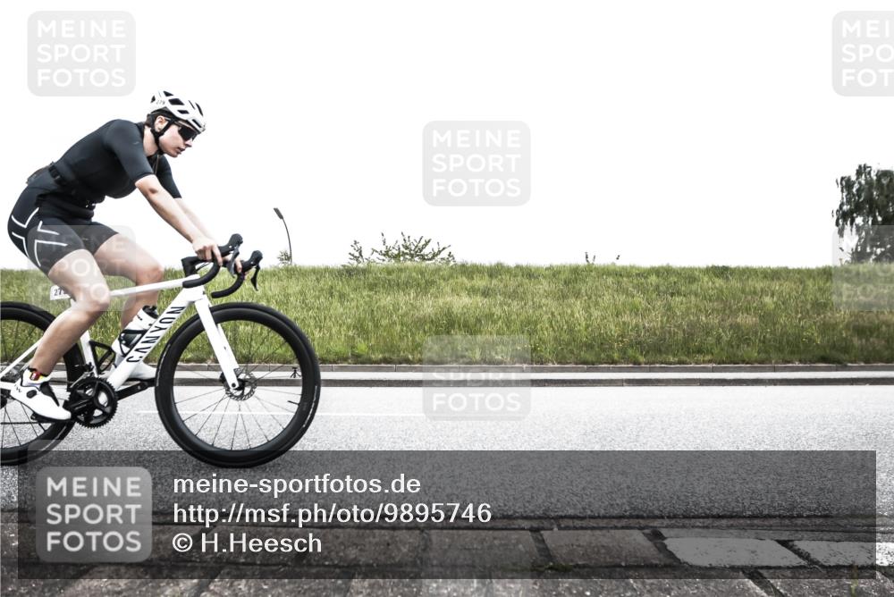 21.06.2026 - 29. Vierlanden-Triathlon H.Heesch http://msf.ph/oto/9895746 21.06.2026 10:18:17 Radfahren 105, 124, 279 meine-sportfotos.de