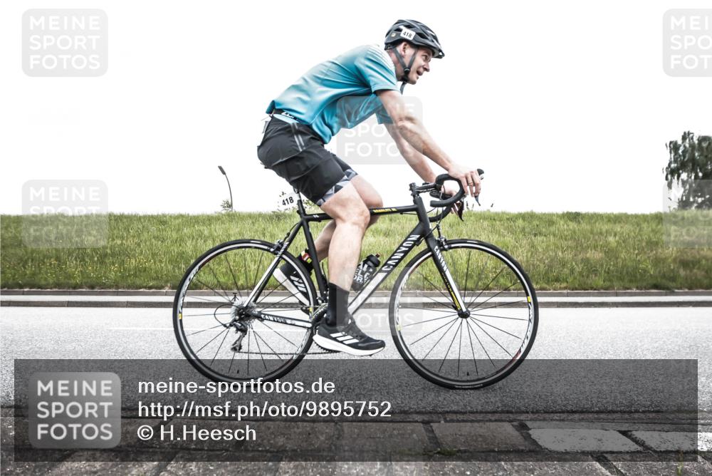 21.06.2026 - 29. Vierlanden-Triathlon H.Heesch http://msf.ph/oto/9895752 21.06.2026 10:19:10 Radfahren 24, 45, 261, 418, 470 meine-sportfotos.de