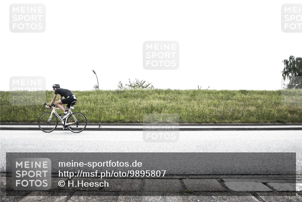 21.06.2026 - 29. Vierlanden-Triathlon H.Heesch http://msf.ph/oto/9895807 21.06.2026 10:45:36 Radfahren 243, 412, 417 meine-sportfotos.de