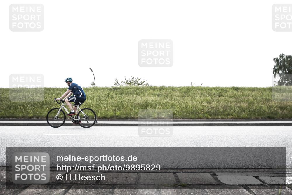 21.06.2026 - 29. Vierlanden-Triathlon H.Heesch http://msf.ph/oto/9895829 21.06.2026 10:47:18 Radfahren 264, 325, 470 meine-sportfotos.de