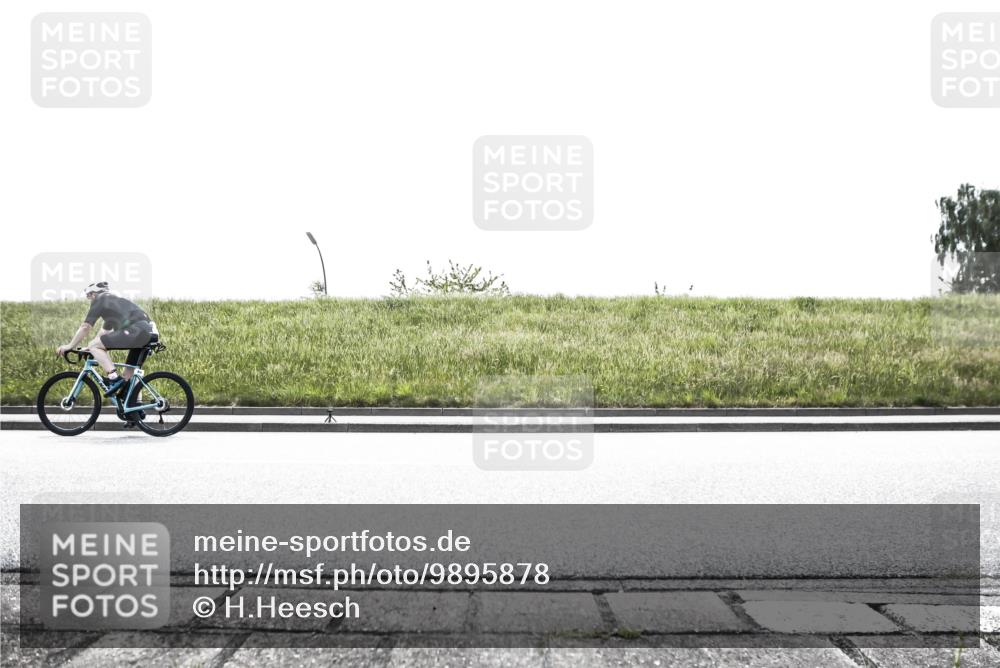 21.06.2026 - 29. Vierlanden-Triathlon H.Heesch http://msf.ph/oto/9895878 21.06.2026 10:50:58 Radfahren 126, 195, 403, 435, 446, 463 meine-sportfotos.de