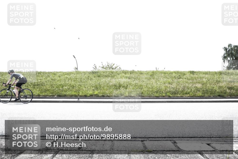 21.06.2026 - 29. Vierlanden-Triathlon H.Heesch http://msf.ph/oto/9895888 21.06.2026 10:51:24 Radfahren 63, 295, 401, 423, 427, 480, 564, 602 meine-sportfotos.de
