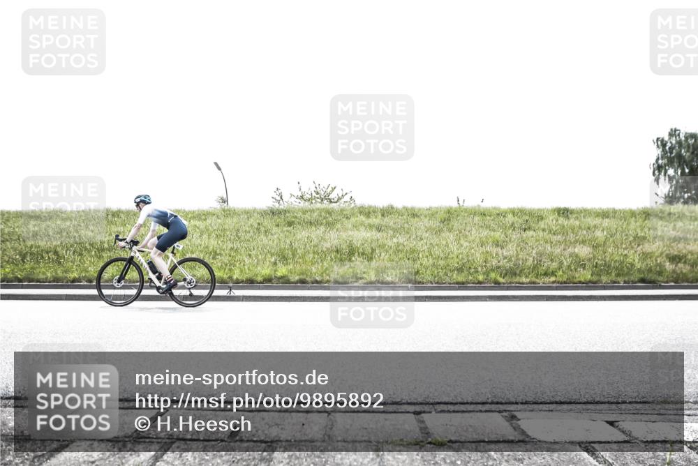 21.06.2026 - 29. Vierlanden-Triathlon H.Heesch http://msf.ph/oto/9895892 21.06.2026 10:51:29 Radfahren 5, 86, 295, 401, 423, 427, 478, 564 meine-sportfotos.de