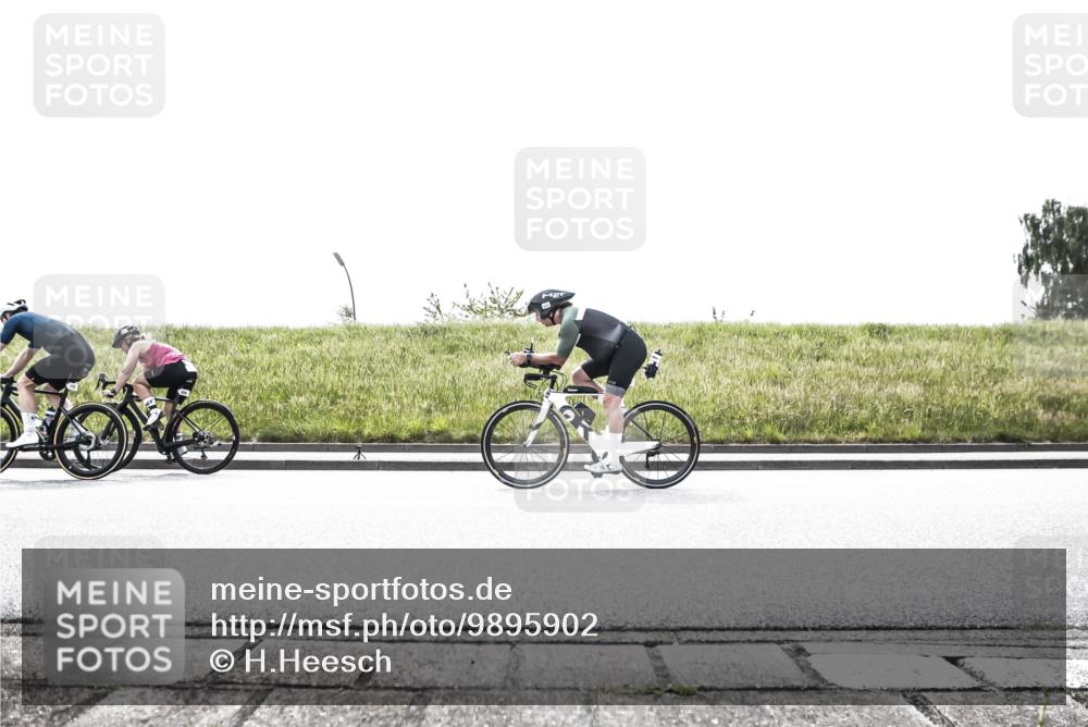 21.06.2026 - 29. Vierlanden-Triathlon H.Heesch http://msf.ph/oto/9895902 21.06.2026 10:51:49 Radfahren 18, 75, 105, 164, 172, 240, 279, 288, 455, 620, 622 meine-sportfotos.de