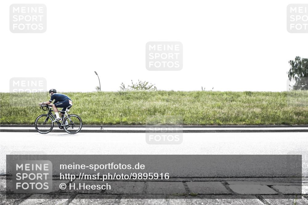 21.06.2026 - 29. Vierlanden-Triathlon H.Heesch http://msf.ph/oto/9895916 21.06.2026 10:52:18 Radfahren 24, 432, 584 meine-sportfotos.de