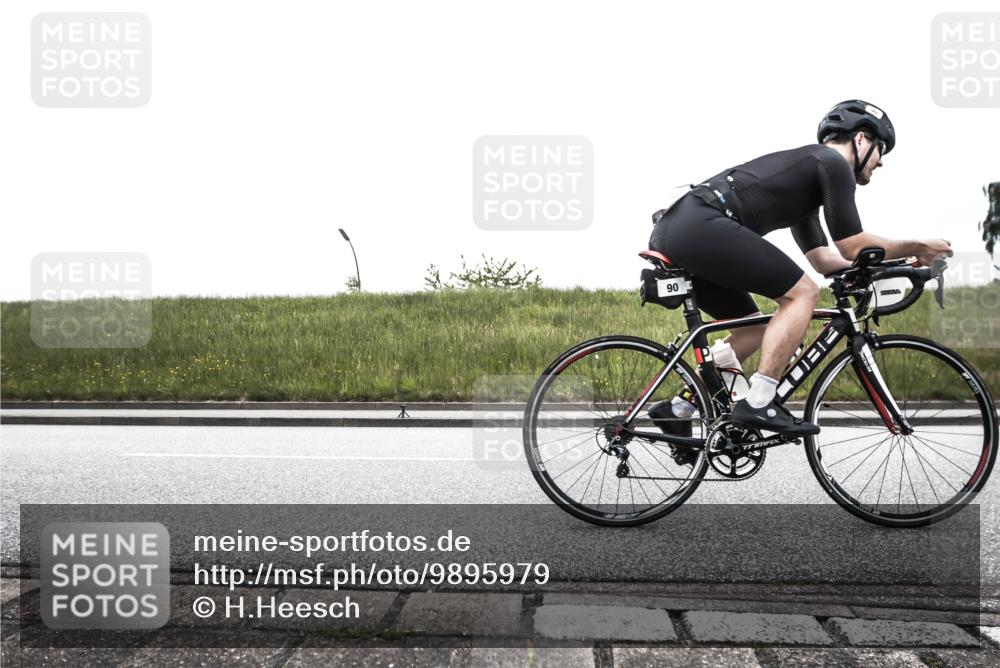 21.06.2026 - 29. Vierlanden-Triathlon H.Heesch http://msf.ph/oto/9895979 21.06.2026 09:36:01 Radfahren 75, 86, 90, 176, 198, 200, 270 meine-sportfotos.de