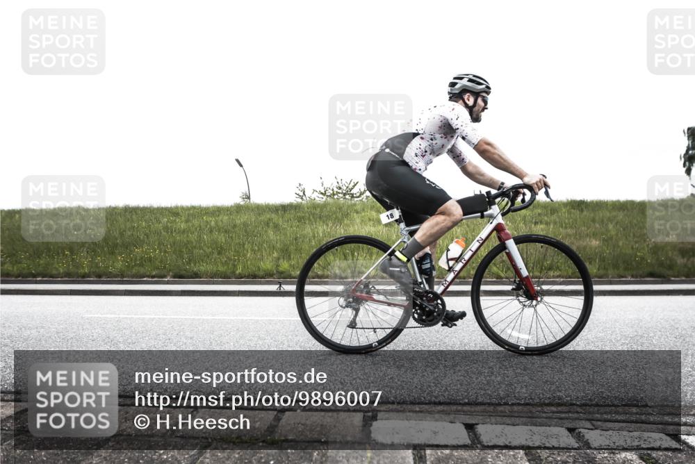 21.06.2026 - 29. Vierlanden-Triathlon H.Heesch http://msf.ph/oto/9896007 21.06.2026 09:36:48 Radfahren 18 meine-sportfotos.de