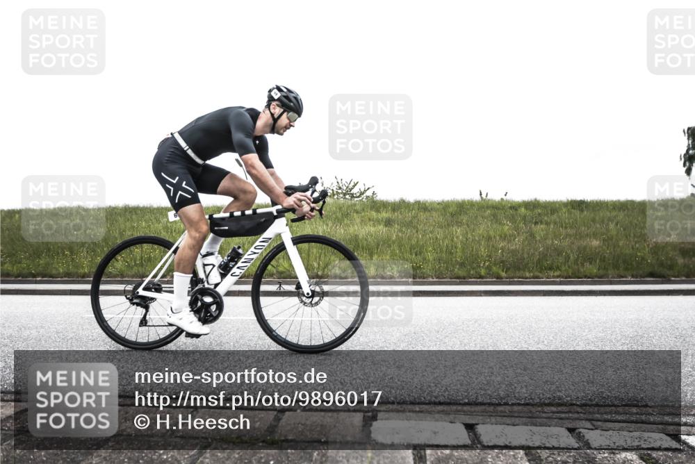 21.06.2026 - 29. Vierlanden-Triathlon H.Heesch http://msf.ph/oto/9896017 21.06.2026 09:37:46 Radfahren 5, 30, 69, 195 meine-sportfotos.de