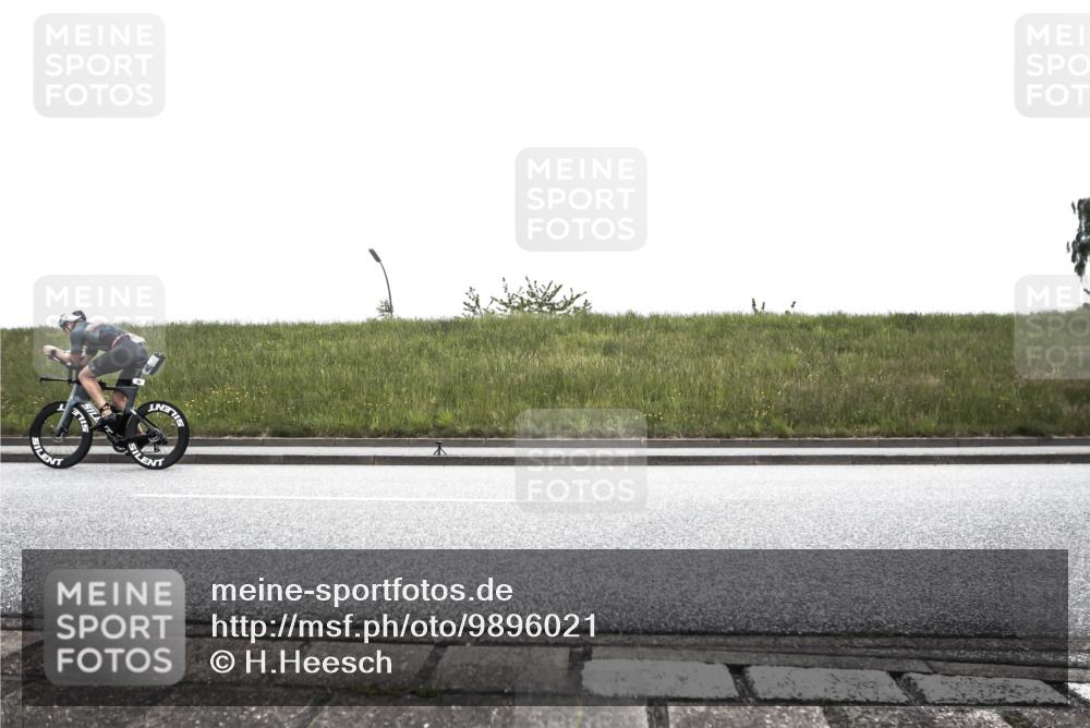 21.06.2026 - 29. Vierlanden-Triathlon H.Heesch http://msf.ph/oto/9896021 21.06.2026 09:37:50 Radfahren 5, 30, 69, 195, 240 meine-sportfotos.de