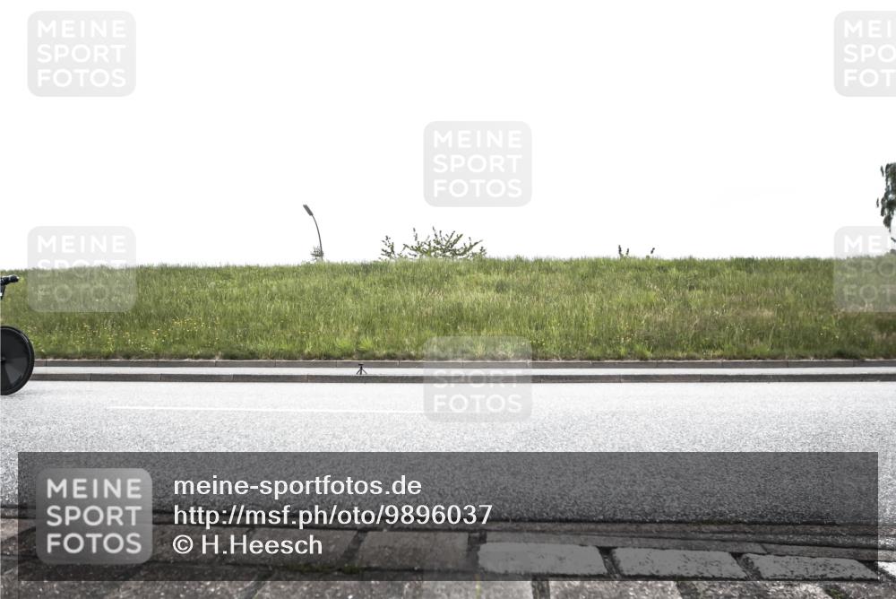 21.06.2026 - 29. Vierlanden-Triathlon H.Heesch http://msf.ph/oto/9896037 21.06.2026 09:39:00 Radfahren 212 meine-sportfotos.de