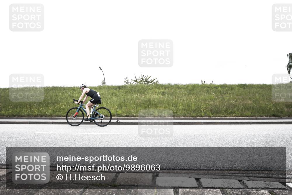 21.06.2026 - 29. Vierlanden-Triathlon H.Heesch http://msf.ph/oto/9896063 21.06.2026 09:40:15 Radfahren 3, 93, 123, 229 meine-sportfotos.de
