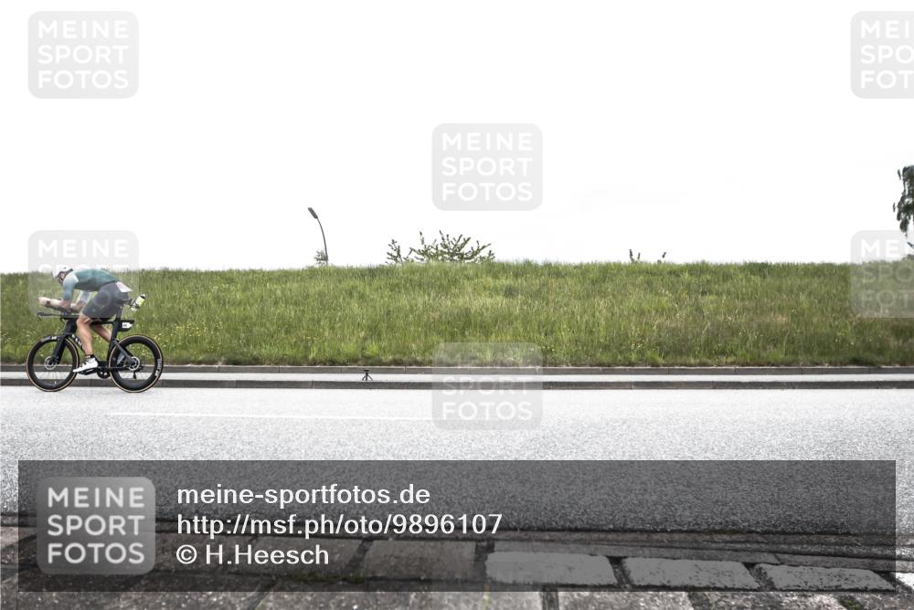21.06.2026 - 29. Vierlanden-Triathlon H.Heesch http://msf.ph/oto/9896107 21.06.2026 09:42:36 Radfahren 49, 121, 127 meine-sportfotos.de