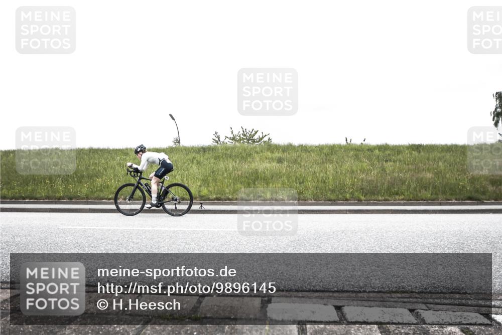 21.06.2026 - 29. Vierlanden-Triathlon H.Heesch http://msf.ph/oto/9896145 21.06.2026 09:44:17 Radfahren 74, 76, 283, 299 meine-sportfotos.de