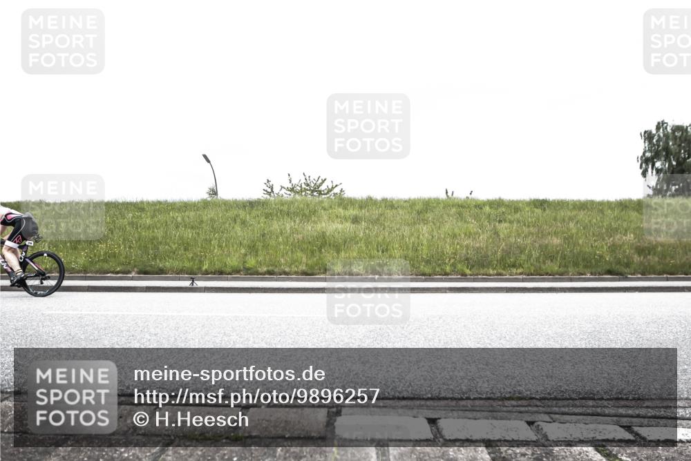 21.06.2026 - 29. Vierlanden-Triathlon H.Heesch http://msf.ph/oto/9896257 21.06.2026 09:49:35 Radfahren 213, 298 meine-sportfotos.de