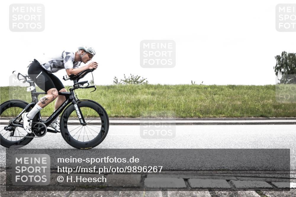 21.06.2026 - 29. Vierlanden-Triathlon H.Heesch http://msf.ph/oto/9896267 21.06.2026 09:50:10 Radfahren 31, 37, 123, 158 meine-sportfotos.de