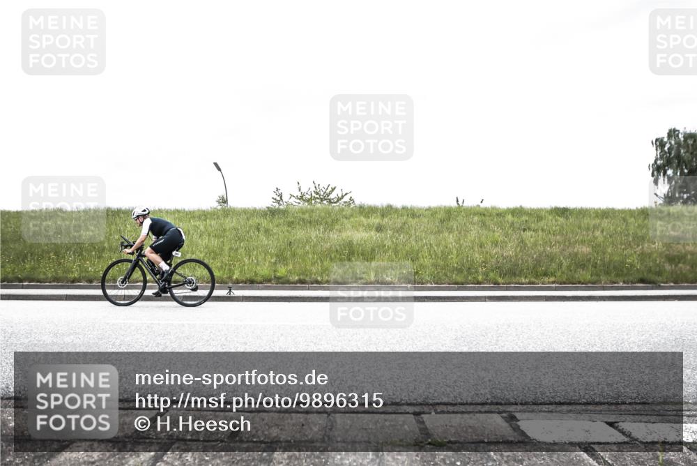 21.06.2026 - 29. Vierlanden-Triathlon H.Heesch http://msf.ph/oto/9896315 21.06.2026 09:53:20 Radfahren 43, 178, 197, 224, 280, 301 meine-sportfotos.de